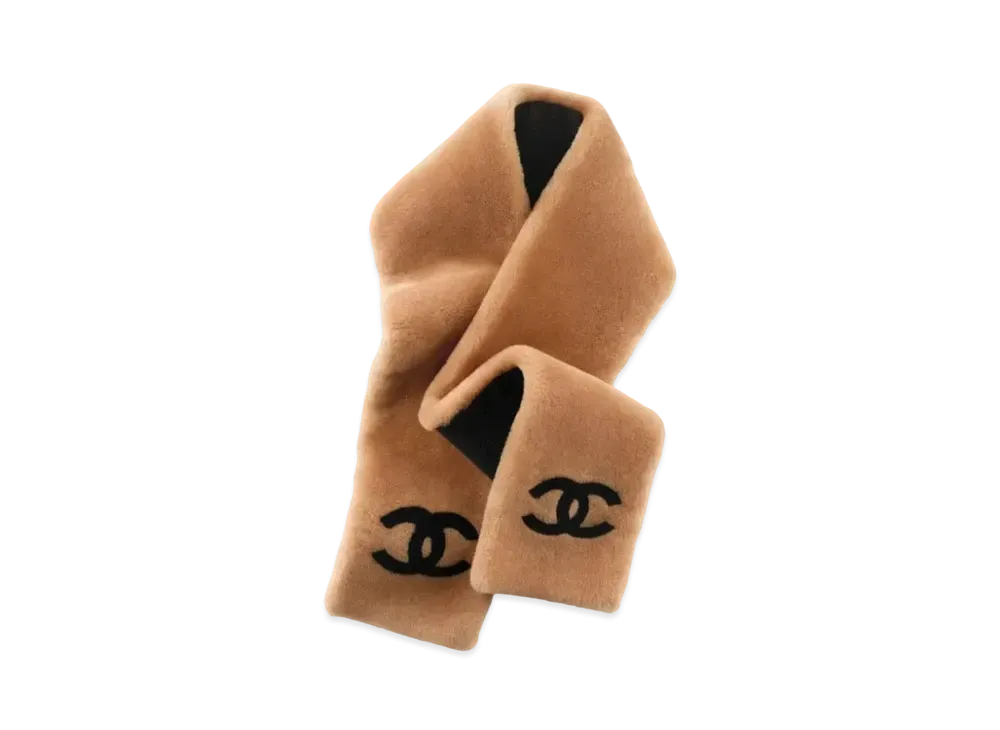 CHANEL Stole Shearling Lambskin "Beige/Black"