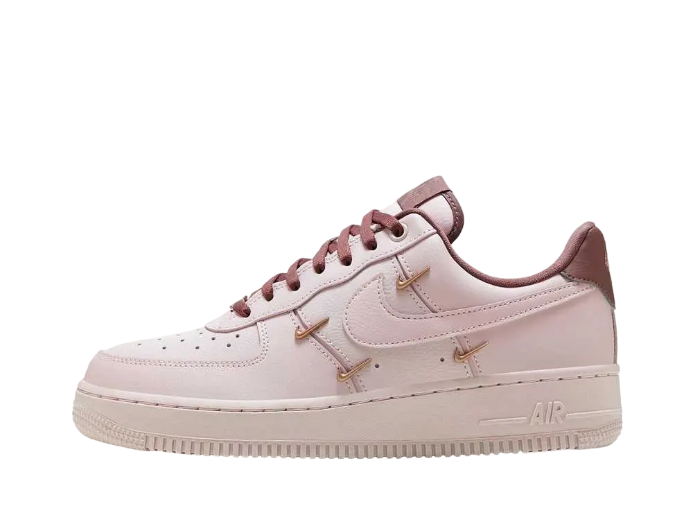 ナイキ ウィメンズ エアフォース1 ロー LX "ピンクオックスフォード"