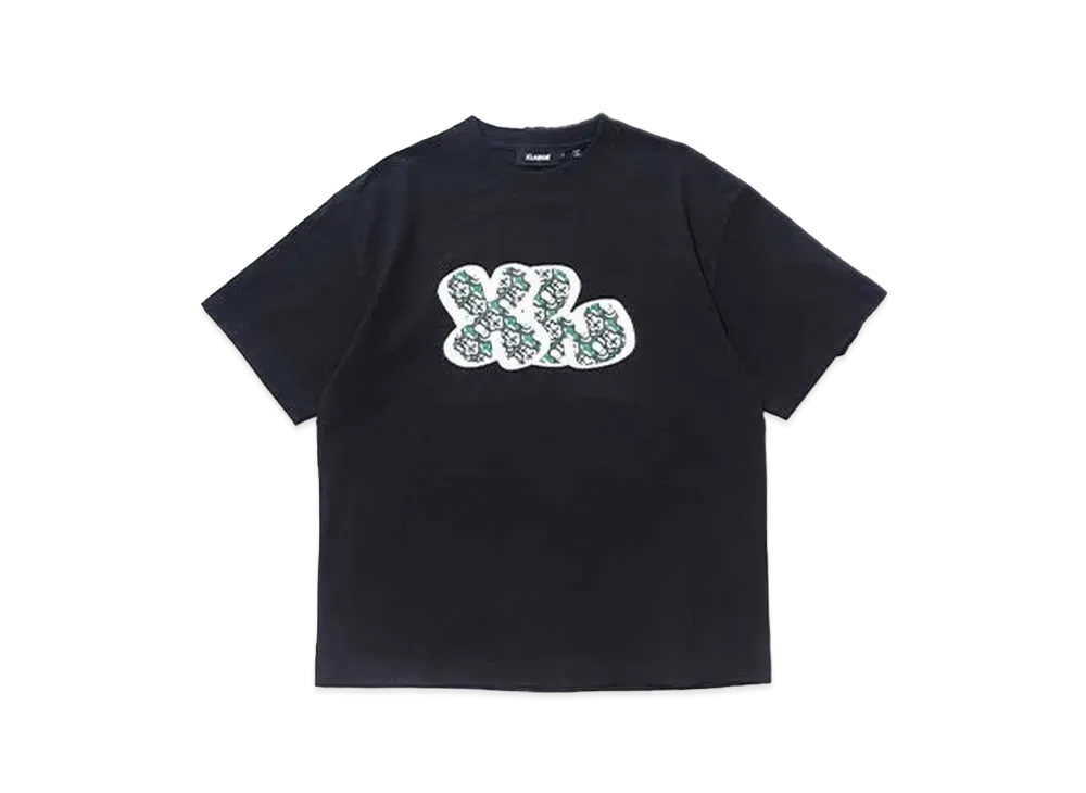 XLARGE x MQ XL S/S Tee "Black"