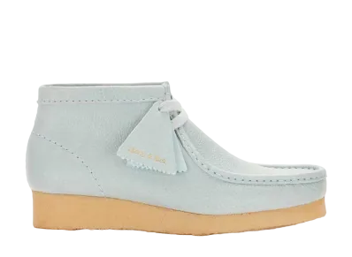 スポーティアンドリッチ × クラークス ワラビーブーツ "ロビンズエッグブルー"