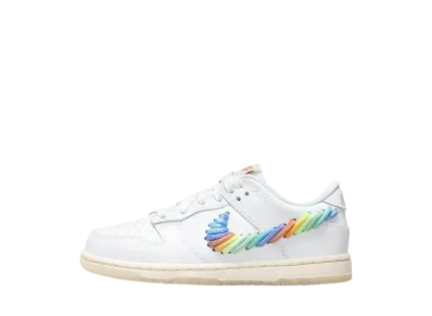 ナイキ PS ダンク ロー SE "ホワイト/ダークポニー/ライトシルバー/マルチカラー" (キッズ)