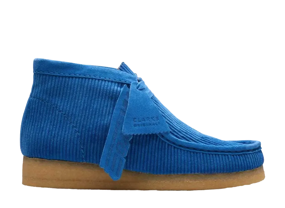 メイドワールドワイド × クラークス ワラビー ブーツ "パシフィックブルー"