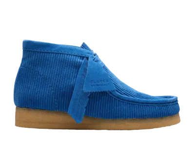 メイドワールドワイド × クラークス ワラビー ブーツ "パシフィックブルー"