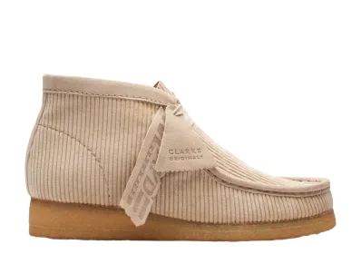 メイドワールドワイド × クラークス ワラビー ブーツ "サンドコード"