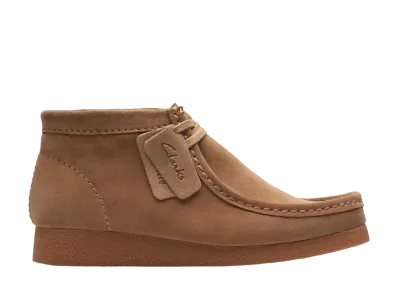 クラークス ワラビー エヴォ ブーツ "ダークサンドスウェード"