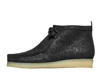 エンド × クラークス オックスフォード フラワーズ ワラビー ブーツ "ブラックフローラル"