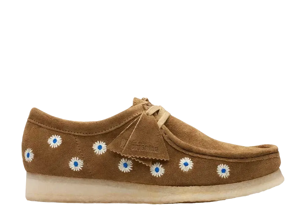 Clarks Wallabee "Dark Olive Embroidered"