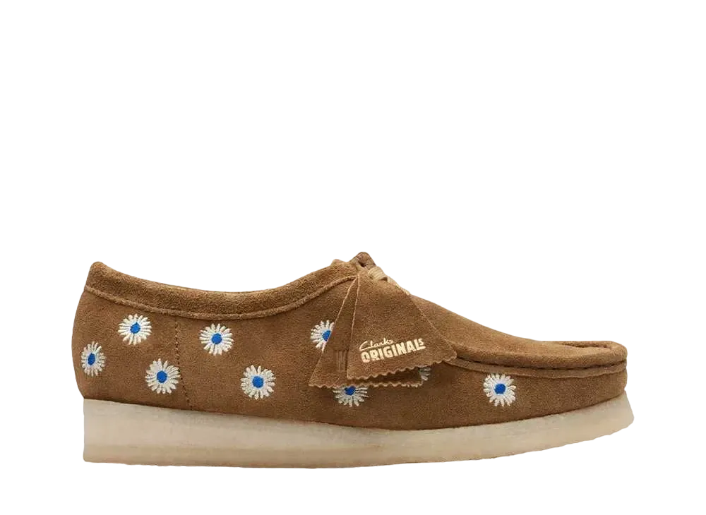 Clarks Women's Wallabee "Dark Olive Embroidered"