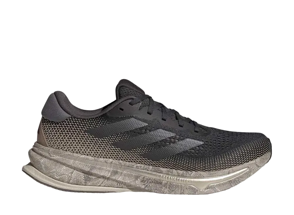 アディダス スーパーノヴァ ライズ ランニング "カーボン/アイアンメタリック/ワンダーベージュ"