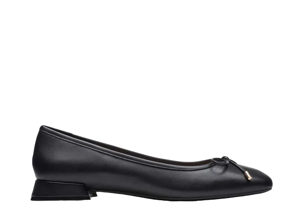 クラークス ウィメンズ ウブリー15ステップ  "ブラックレザー"