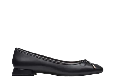 Clarks Women's Ubree15 Step "Black Leather"
