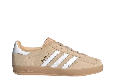 アディダス オリジナルス ウィメンズ ガゼル インドア "ワンダーベージュ/クラウドホワイト/ガム"