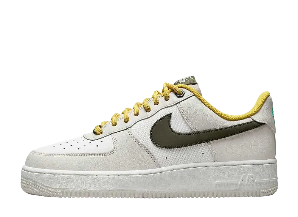 ナイキ エアフォース1 '07 プレミアム "ライトボーン/サミットホワイト/ビビッドサルファー/カーゴカーキ"