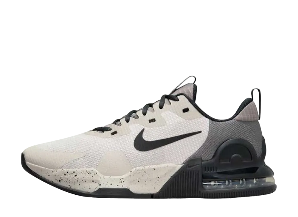 ナイキ エアマックス アルファトレーナー5 "ライトアイアンオーア/フラットピューター/ブラック"