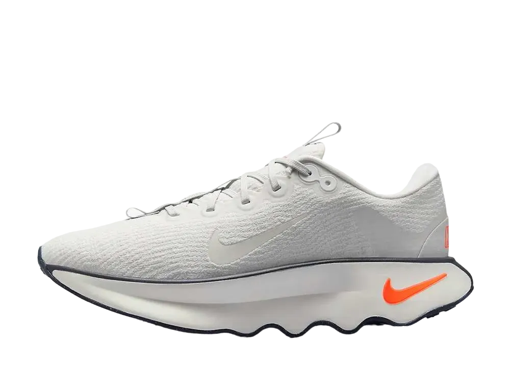 ナイキ モティバ "セイル/プラチナムティント/ライトアイアンオーア"