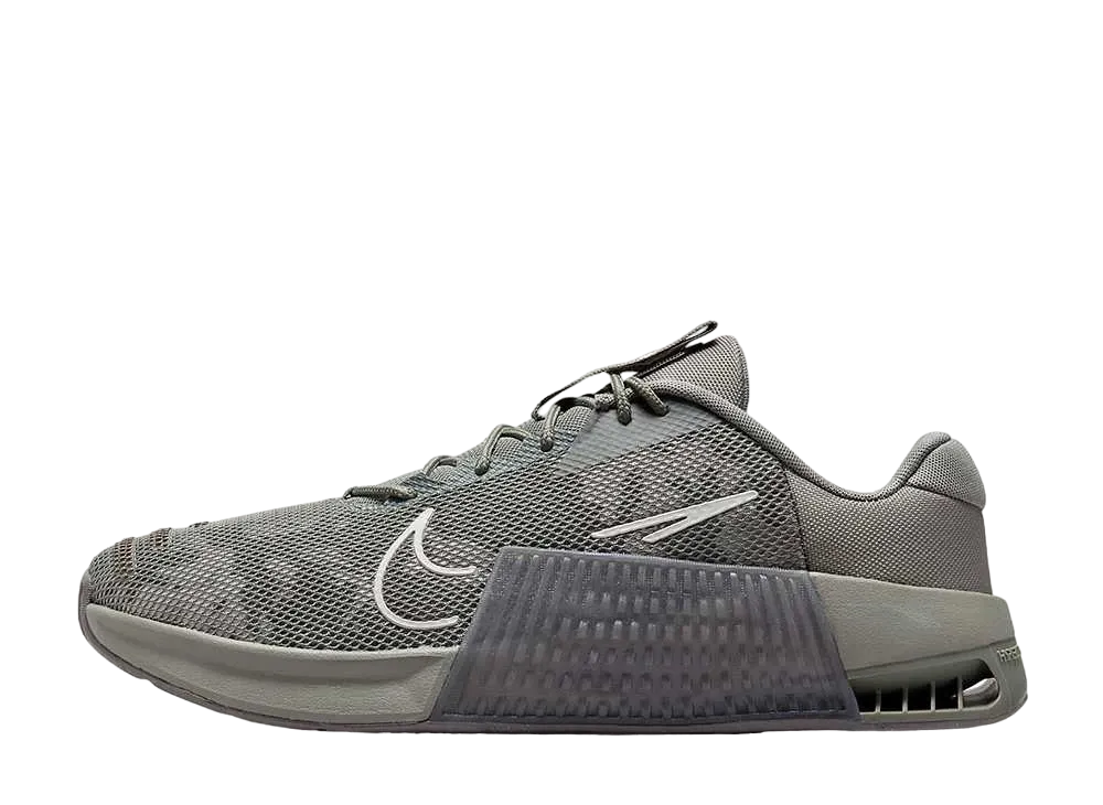 ナイキ メトコン9 AMP "ダークスタッコ/フラットピューター/ファントム/ライトボーン"