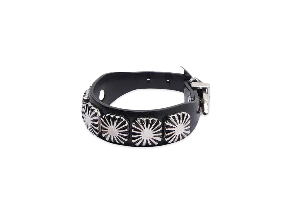 TOGA VIRILIS Concho leather bangle "BLACK"