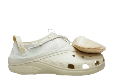 サティスファイ × クロックス クラシック クロッグ "ボーン"