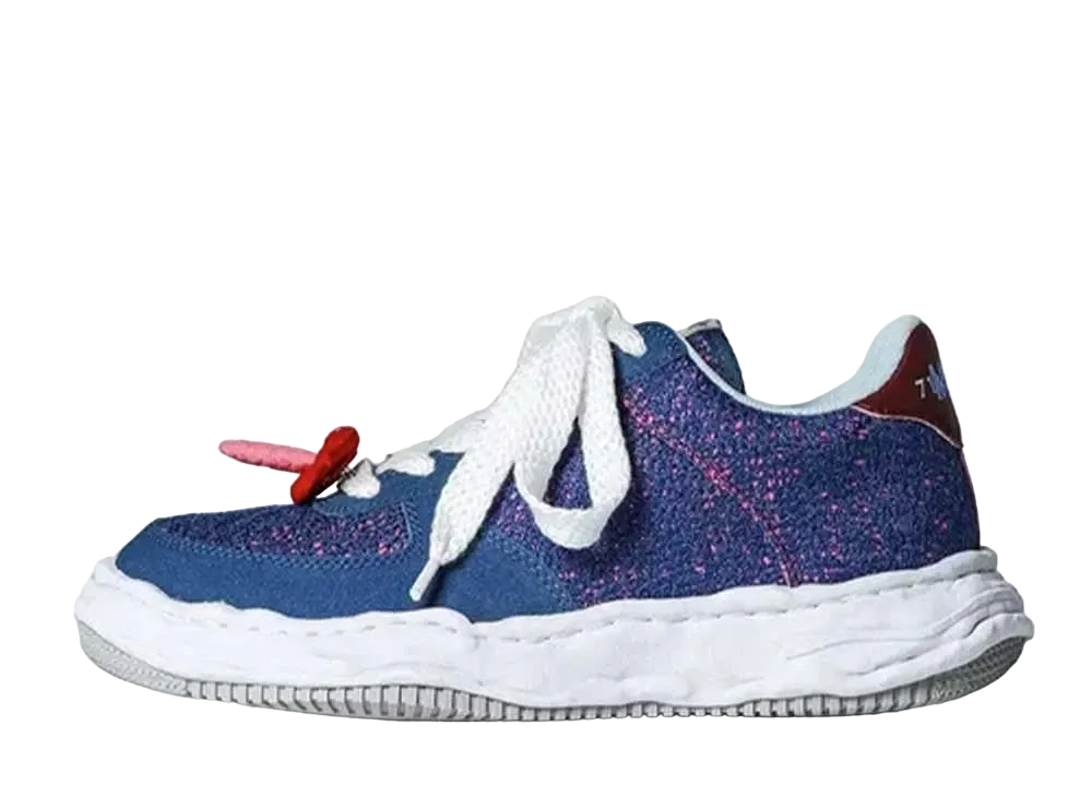 ミシェル × メゾンミハラヤスヒロ エンブロイダリー ウェイン ウィズ ブローチ ロートップ スニーカー "ブルー" (MC233F002M)