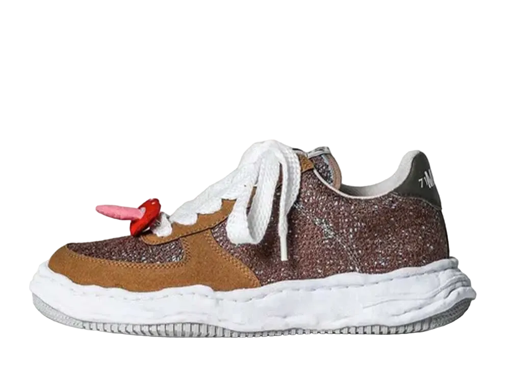 ミシェル × メゾンミハラヤスヒロ エンブロイダリー ウェイン ウィズ ブローチ ロートップ スニーカー "ブラウン" (MC233F002M)