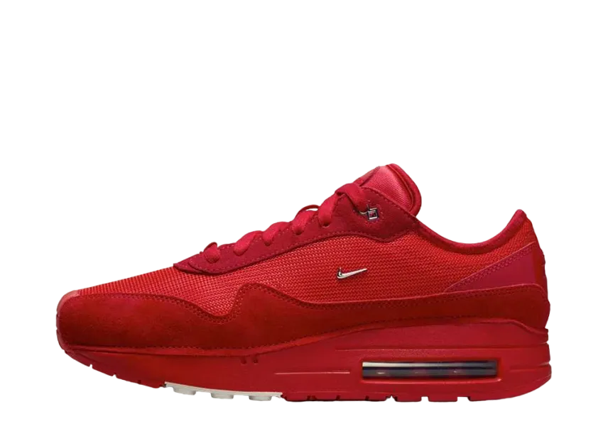 ジャックムス × ナイキ ウィメンズ エアマックス1 SP "ユニバーシティレッド アンド メタリックシルバー"