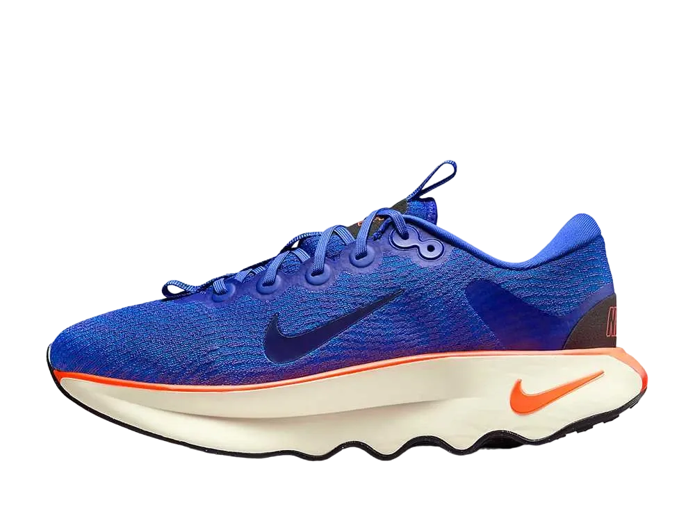 ナイキ モティバ "アストロノミーブルー/ハイパークリムゾン/ブラック"