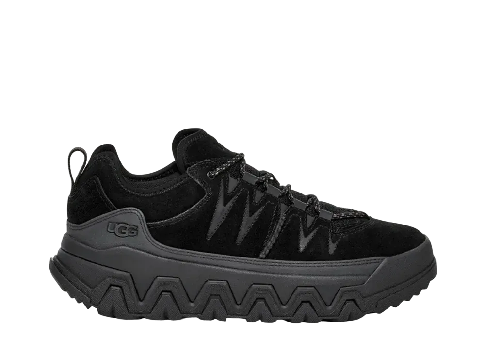 アグ ウィメンズ キャップトレイル ロー "ブラック"