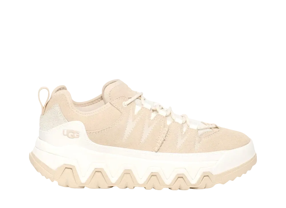 アグ ウィメンズ キャップトレイル ロー "ライトベージュ"