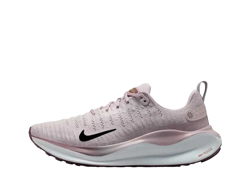 ナイキ ウィメンズ インフィニティラン4 "プラチナムバイオレット/スモーキーモーブ/サターンゴールド/ブラック"