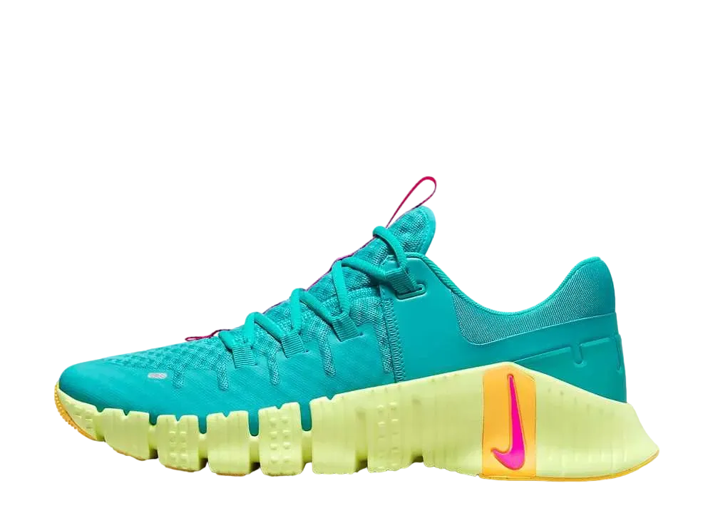 ナイキ フリー メトコン5 "ダスティーカクタス/グレイシャーブルー/レーザーオレンジ/フィアスピンク"