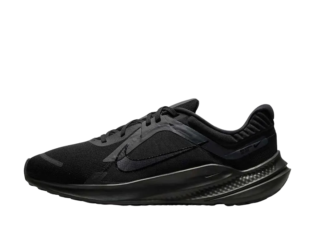 ナイキ クエスト5 "ブラック/ダークスモークグレー"