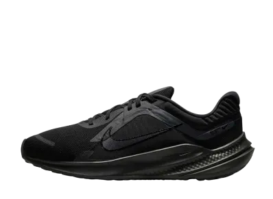 ナイキ クエスト5 "ブラック/ダークスモークグレー"