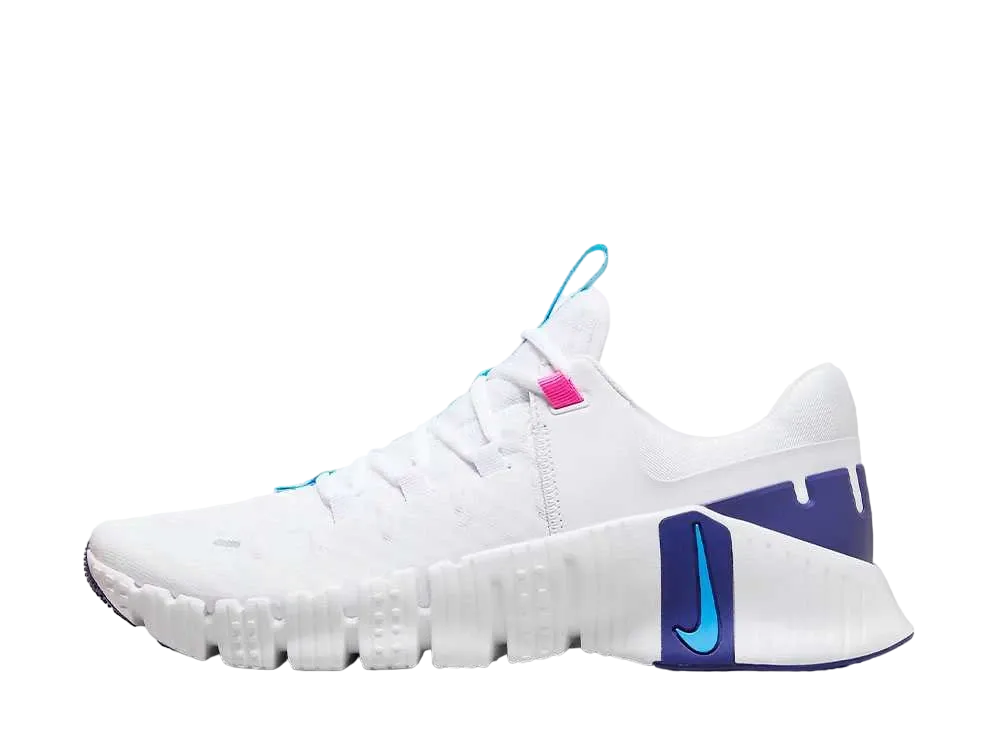 ナイキ フリー メトコン5 "ホワイト/フィアスピンク/ディープロイヤルブルー/アクエリアスブルー"