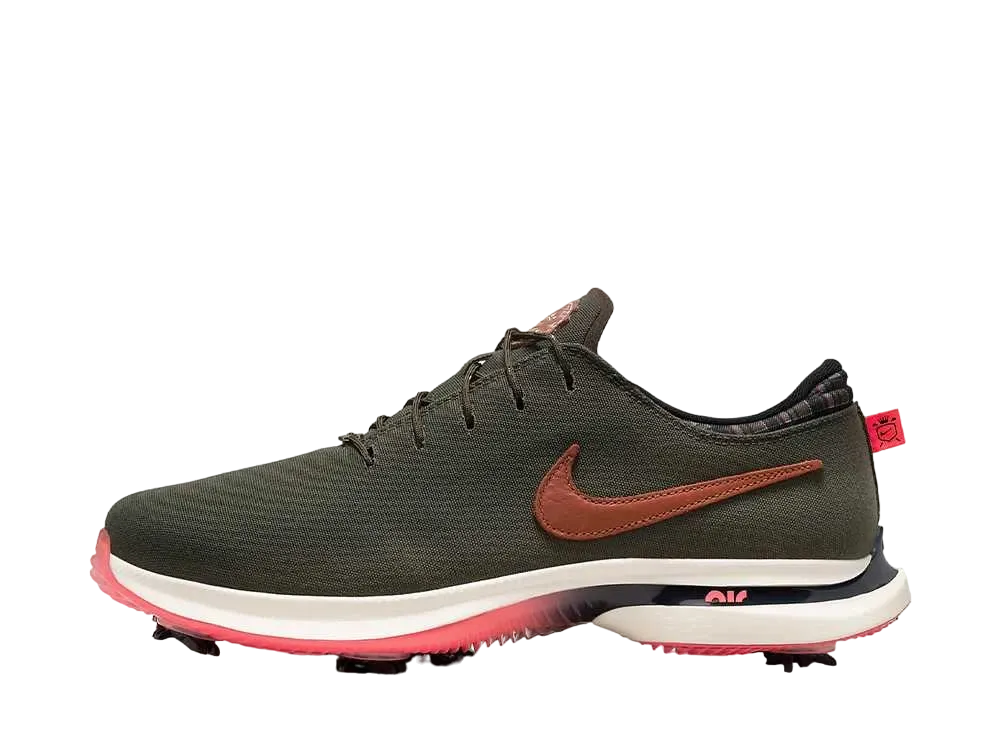 ナイキ ビクトリー ツアー3 "カーゴカーキ/ブラック/ホットパンチ/ライトブリティッシュタン"