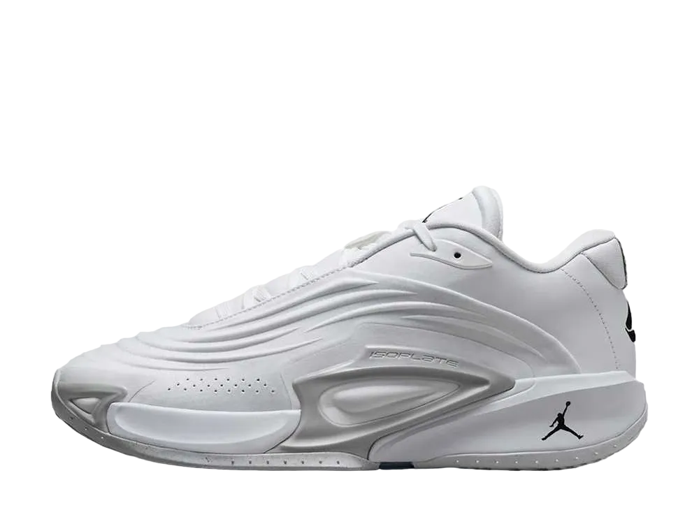 ナイキ ルカ3 チームバンク "ホワイト/グレーフォグ/サイレンレッド/ブラック"