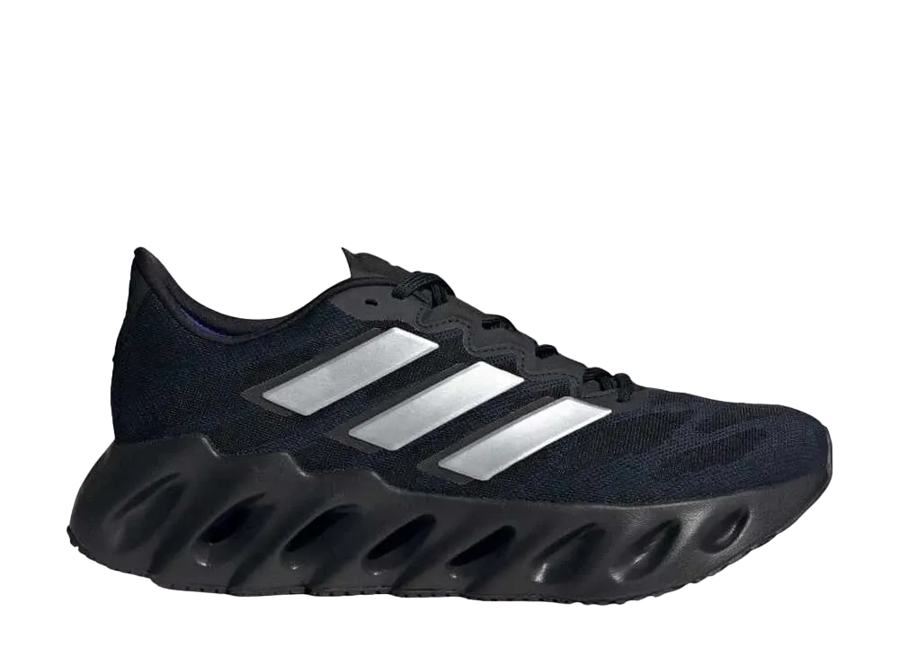 アディダス スイッチ FWD "レジェンドインク/シルバーメタリック/コアブラック"