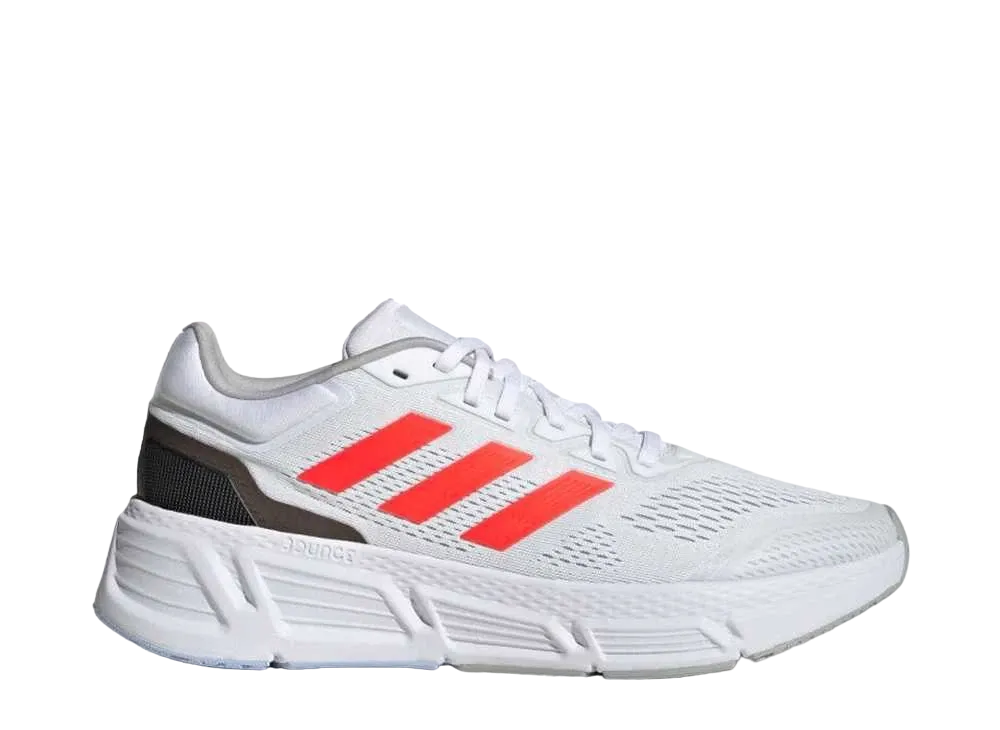 アディダス クエスター "フットウェアホワイト/ソーラーレッド/コアブラック"