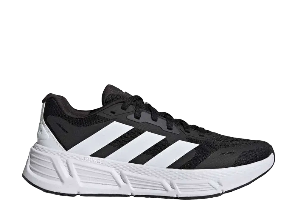 アディダス クエスター "コアブラック/フットウェアホワイト/カーボン"