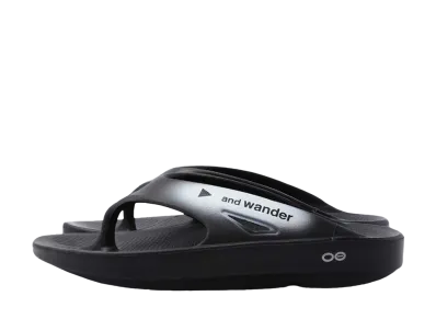 oofos x and wander OOriginal recovery sandal "BLACK"