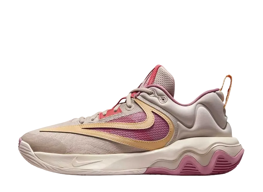 ナイキ ヤニス イモータリティ3 "フォッシルストーン/デザートベリー"
