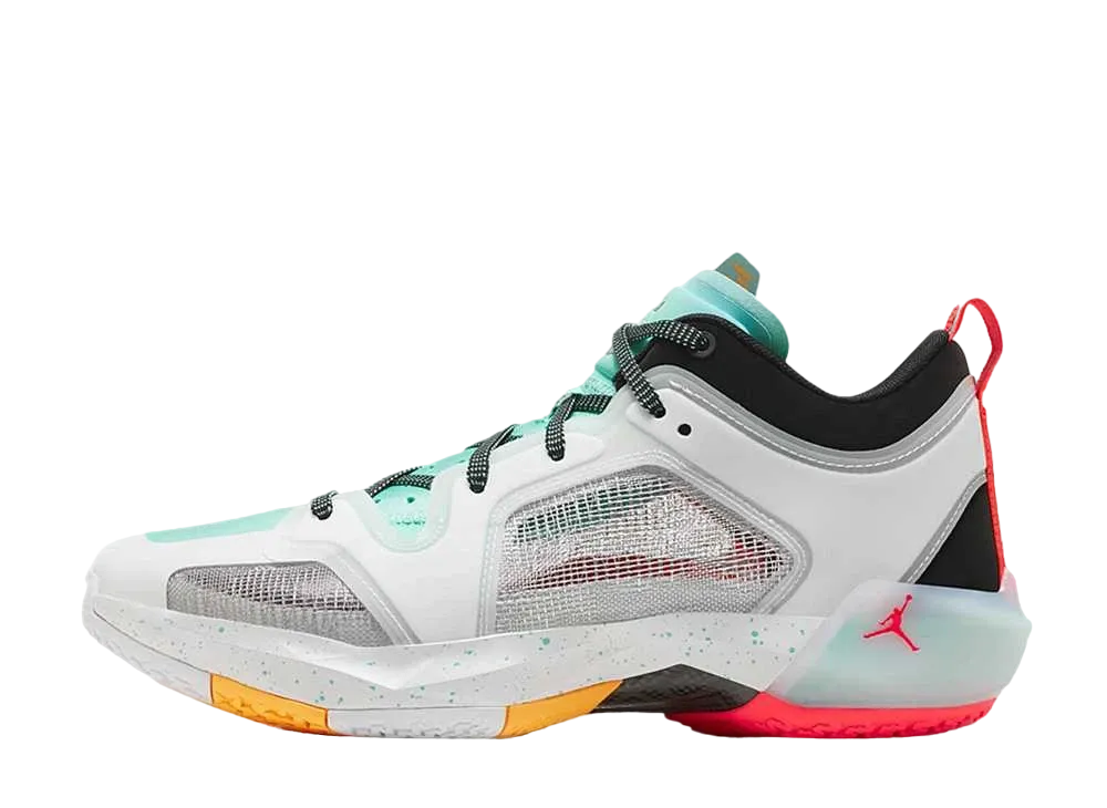 ナイキ エアジョーダン37 ロー グォ "ホワイト/アイランドグリーン/ブラック/メタリックシルバー"