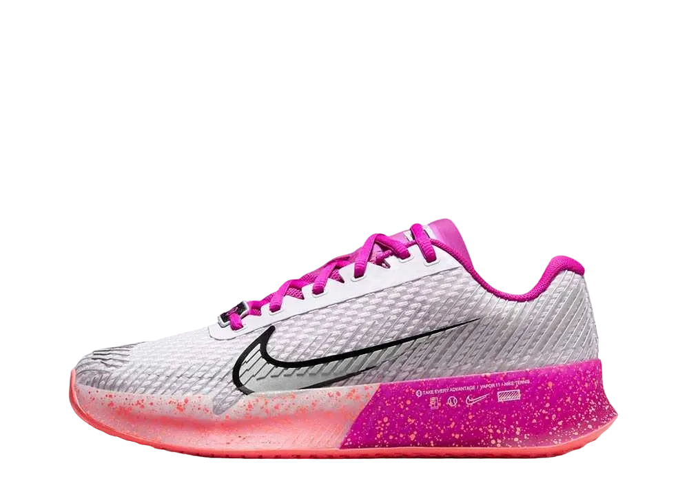 ナイキ ウィメンズ コート ヴェイパー11 HC プレミアム "ベアリーグレープ/ビビッドグレープ/ライトワイルドマンゴー/メタリックシルバー"