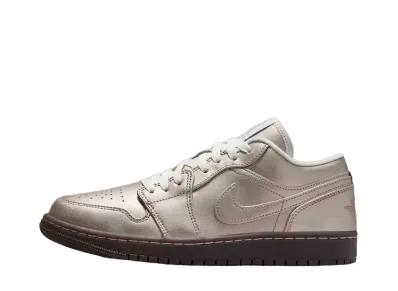 ナイキ ウィメンズ エアジョーダン1 ロー SE "メタリックジンク"