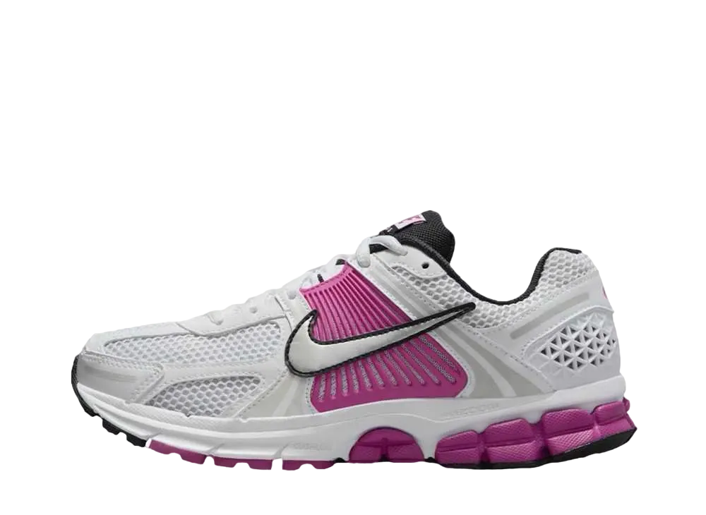 ナイキ ウィメンズ ズーム ボメロ5 "ホットフクシア"