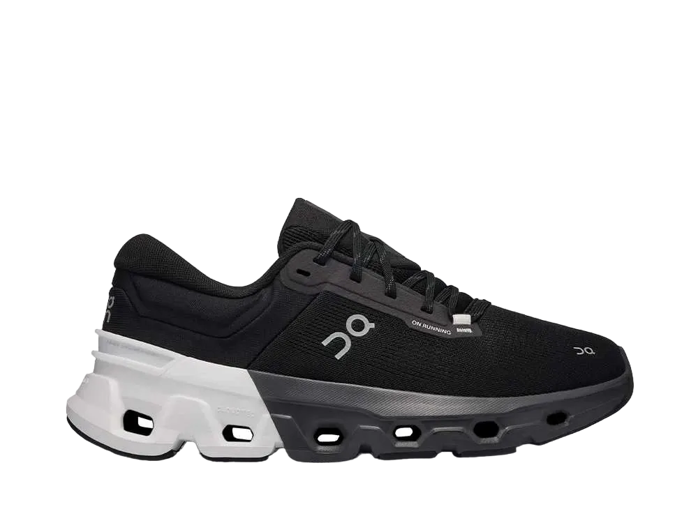 オン クラウドフライヤー5 "ブラック/ホワイト"