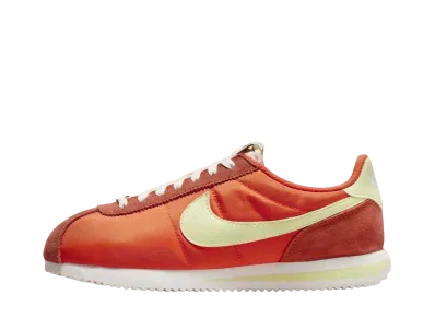 ナイキ ウィメンズ コルテッツ テキスタイル "セーフティオレンジ/ライフライム"