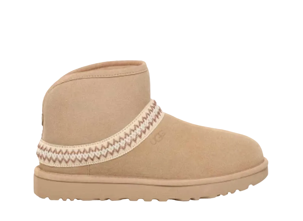 アグ ウィメンズ クラシック ミニ クレッセント "マスタードシード"