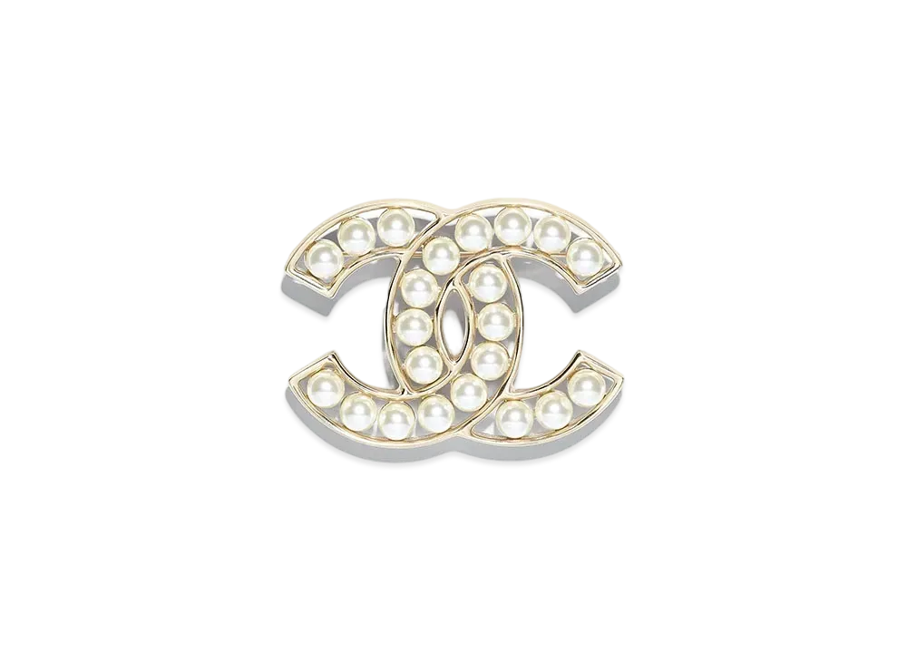CHANEL Glass Pearl CC Brooch "Gold"