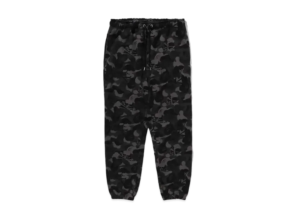 A BATHING APE x mastermind JAPAN Skull Camo Relaxed Fit Sweatpants "Black"