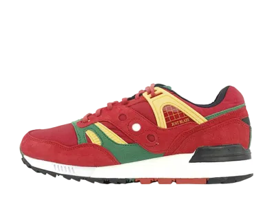 ジャストブレイズ × パッカーシューズ × サッカニー グリッド SD "レッド/グリーン/ゴールド"